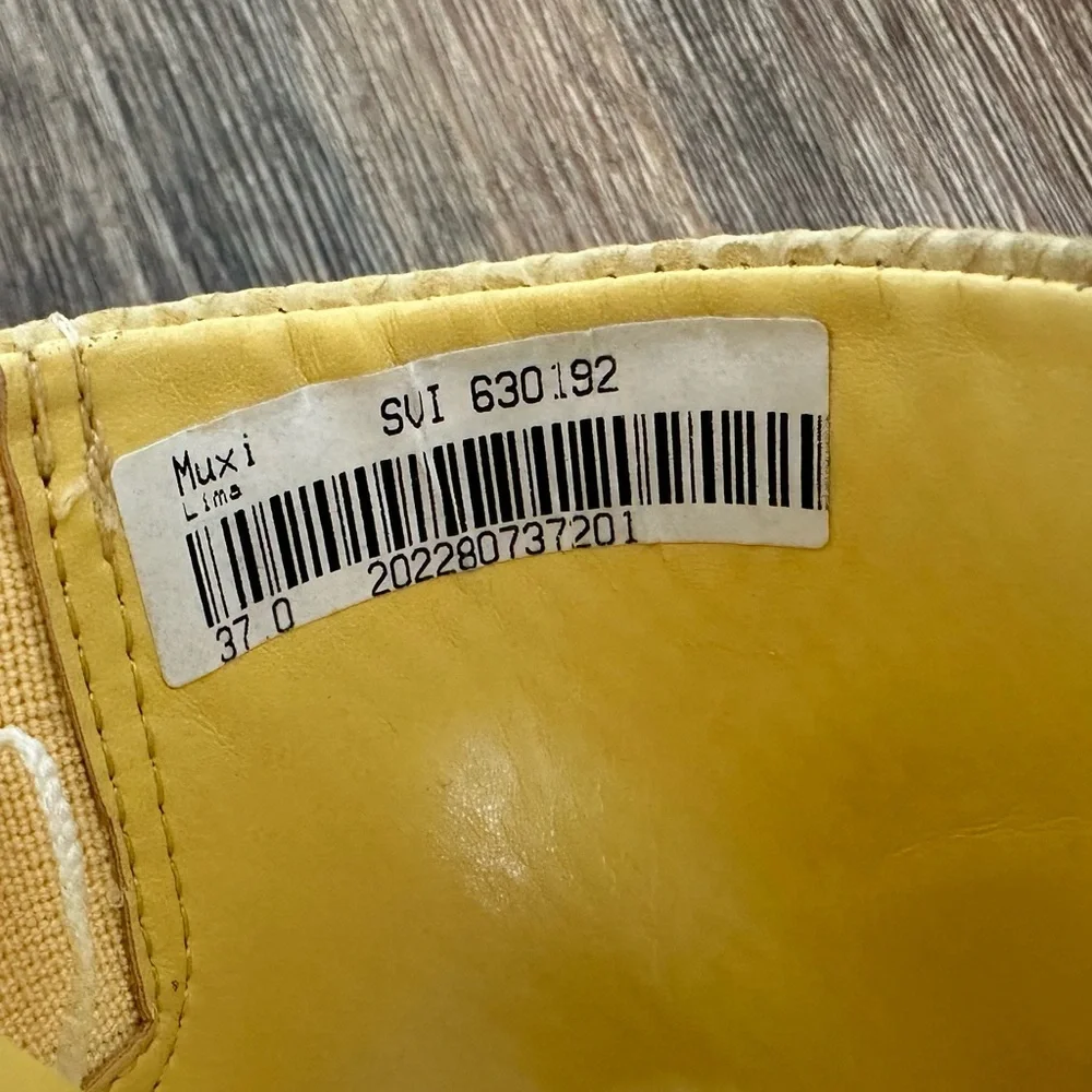 stitching Yellow platform leather sandals slides shoes sz 38 US 7-8 EUC